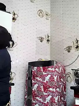 Snapshot of illay_love chatting on January 10, 6:37 am illay love online show from January 10, 6:37 am