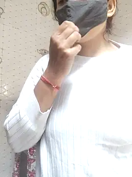 Snapshot of illay_love chatting on January 18, 5:55 am illay love online show from January 18, 5:55 am