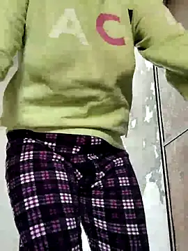 Snapshot of illay_love chatting on February 3, 6:22 am illay love online show from February 3, 6:22 am