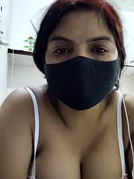 Snapshot of illay_love chatting on February 9, 7:29 pm illay love online show from February 9, 7:29 pm