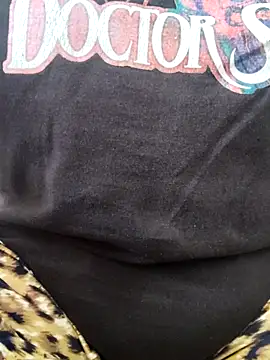 Snapshot of illay_love chatting on March 7, 5:04 am illay love online show from March 7, 5:04 am