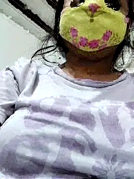 Snapshot of illay_love chatting on March 25, 3:23 am illay love online show from March 25, 3:23 am