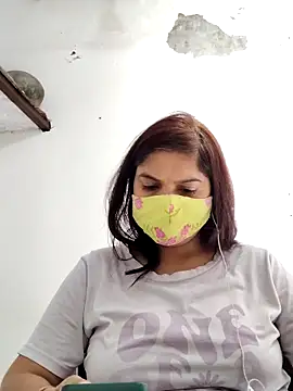 Snapshot of illay_love chatting on April 3, 8:01 am illay love online show from April 3, 8:01 am