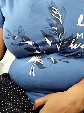 Snapshot of illay_love chatting on April 7, 5:08 am illay love online show from April 7, 5:08 am