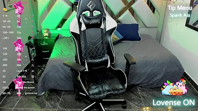 Snapshot of Nahomi-Hill chatting on February 2, 2:17 am Nahomi-Hill online show from February 2, 2:17 am