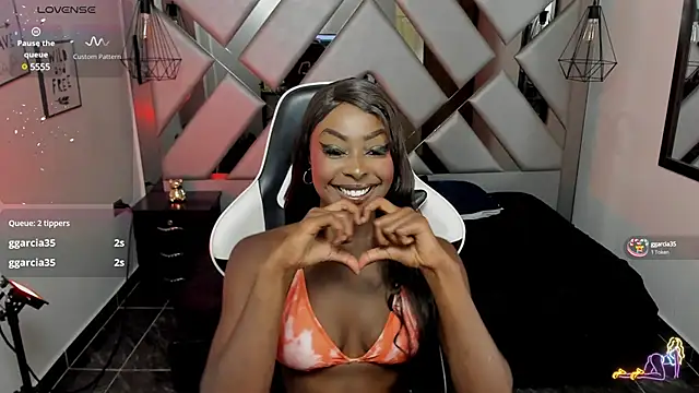 Snapshot of Nahomi-Hill chatting on February 2, 7:57 pm Nahomi-Hill online show from February 2, 7:57 pm