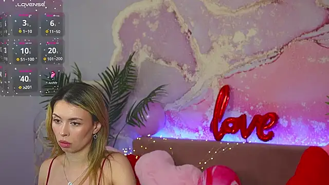 Snapshot of MayaRayy chatting on February 10, 3:27 pm MayaRayy online show from February 10, 3:27 pm