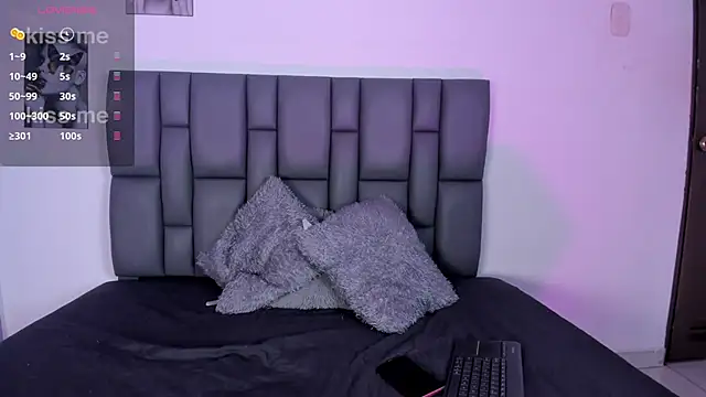 Sophia Lemos online show from March 15, 4:32 pm