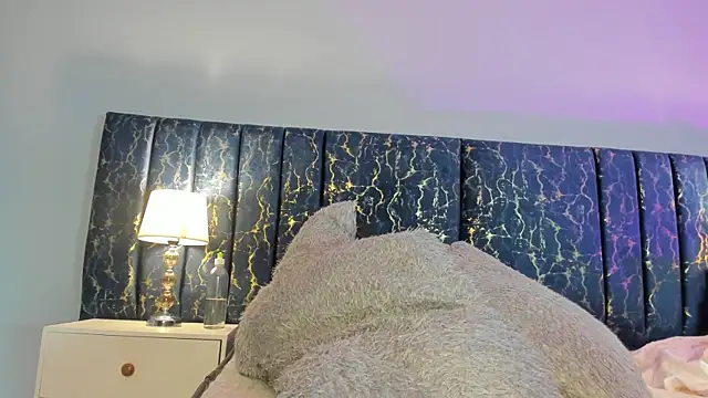 Sophia Lemos online show from December 4, 1:31 pm