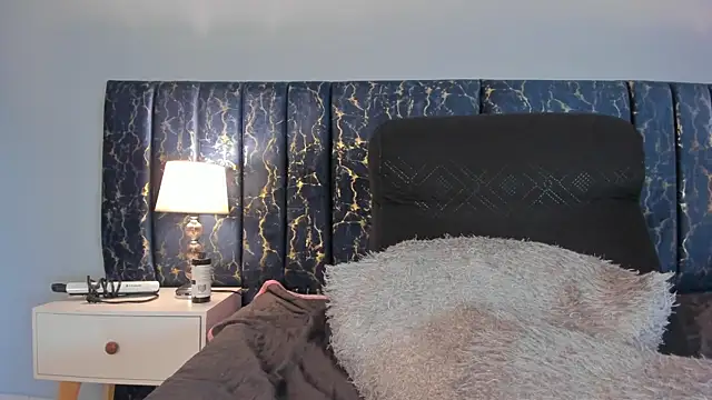 Sophia Lemos online show from December 17, 1:50 pm