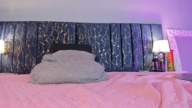 Sophia Lemos online show from January 15, 1:37 pm