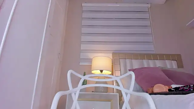 zoe sky  online show from February 16, 12:21 pm