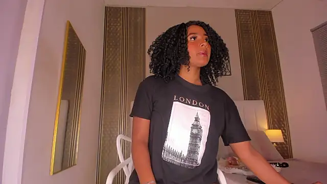 zoe sky  online show from February 21, 11:33 am