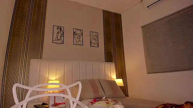 zoe sky  online show from April 6, 11:33 am