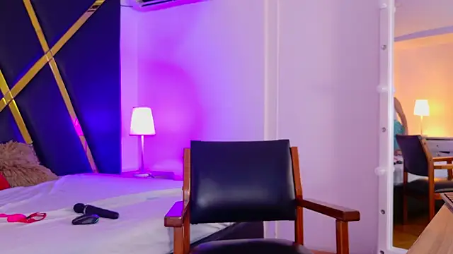 Adel Nesbiit online show from April 10, 7:40 pm