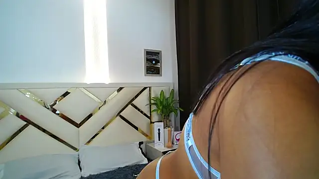 carolineamber  online show from February 25, 10:07 pm