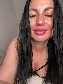 Snapshot of Helena7077 chatting on May 12, 11:35 pm Helena7077 online show from May 12, 11:35 pm