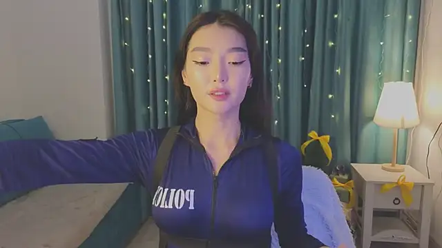 Snapshot of AudreyMell chatting on December 22, 3:00 pm AudreyMell online show from December 22, 3:00 pm