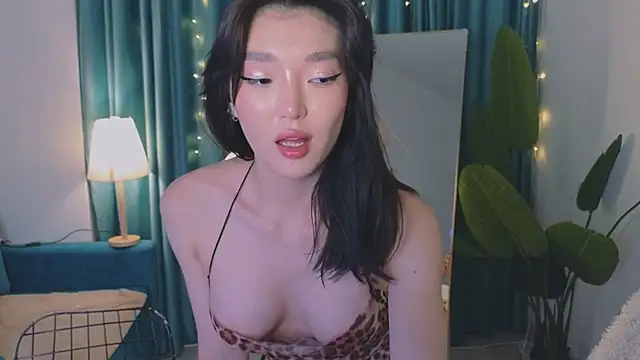 Snapshot of AudreyMell chatting on February 6, 6:13 pm AudreyMell online show from February 6, 6:13 pm