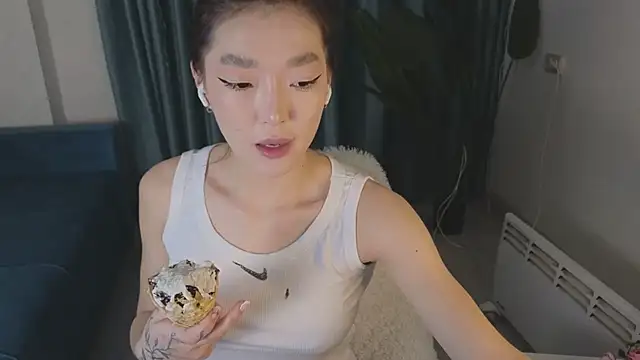Snapshot of AudreyMell chatting on March 5, 2:45 pm AudreyMell online show from March 5, 2:45 pm