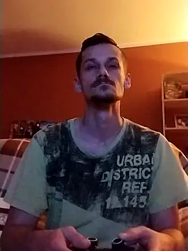 Snapshot of Crazzy_Maiky chatting on November 10, 8:52 pm Crazzy Maiky online show from November 10, 8:52 pm