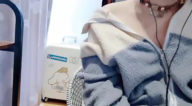 Snapshot of arena1357 chatting on December 7, 2:20 am arena1357 online show from December 7, 2:20 am