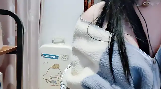 Snapshot of arena1357 chatting on December 19, 5:29 pm arena1357 online show from December 19, 5:29 pm