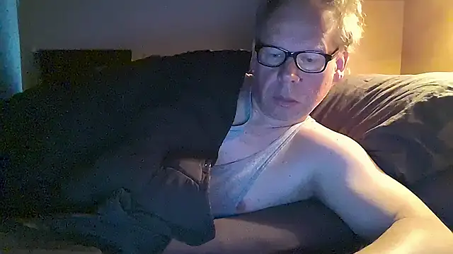 kinkyslet8 online show from April 12, 6:18 am