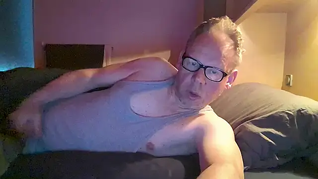 Snapshot of kinkyslet8 chatting on May 3, 6:30 am kinkyslet8 online show from May 3, 6:30 am