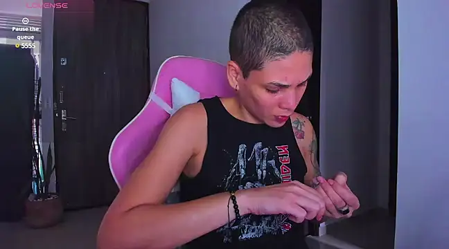 Charlee pink online show from January 4, 5:26 pm