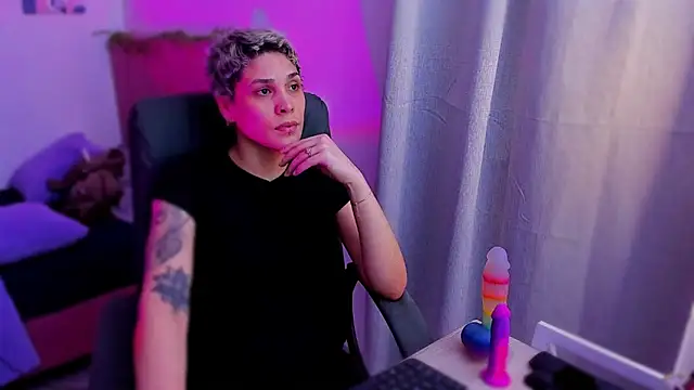 Charlee pink online show from November 29, 4:59 am