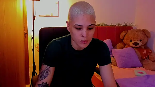 Charlee pink online show from April 1, 5:21 pm