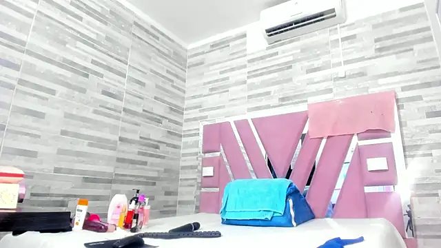 lola hornei online show from March 8, 11:27 am