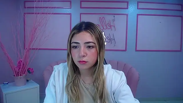 Snapshot of channel_blonde_a chatting on December 4, 4:38 pm channel blonde a online show from December 4, 4:38 pm