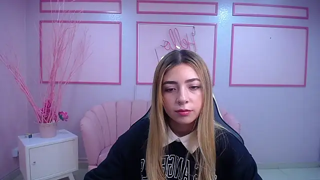 Snapshot of channel_blonde_a chatting on December 13, 4:38 pm channel blonde a online show from December 13, 4:38 pm