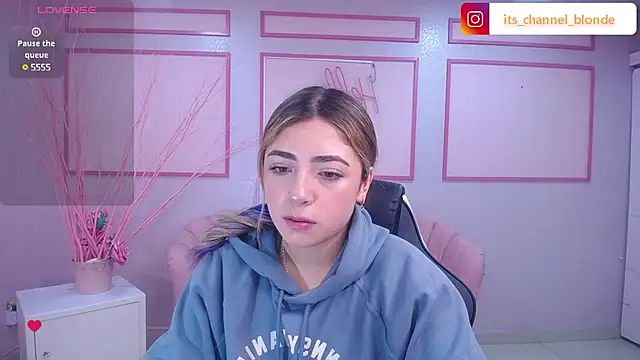 Snapshot of channel_blonde_a chatting on December 20, 4:57 pm channel blonde a online show from December 20, 4:57 pm