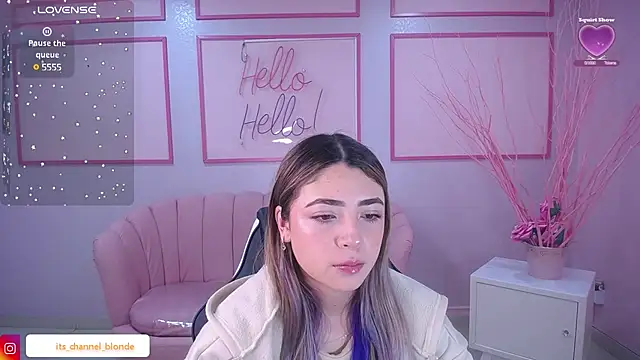 Snapshot of channel_blonde_a chatting on January 2, 4:46 pm channel blonde a online show from January 2, 4:46 pm