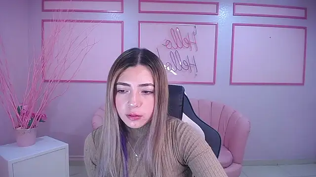 Snapshot of channel_blonde_a chatting on January 15, 4:43 pm channel blonde a online show from January 15, 4:43 pm