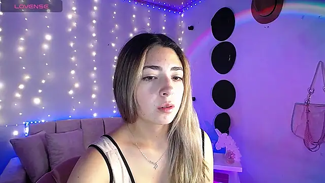 Snapshot of channel_blonde_a chatting on March 6, 4:28 pm channel blonde a online show from March 6, 4:28 pm