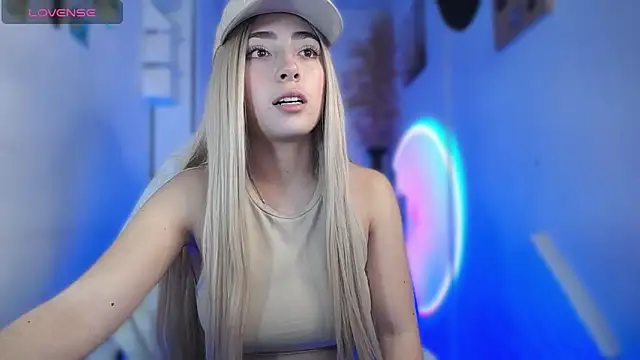 Snapshot of channel_blonde_a chatting on September 19, 11:16 pm channel blonde a online show from September 19, 11:16 pm