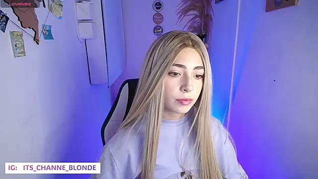 Snapshot of channel_blonde_a chatting on October 21, 9:26 pm channel blonde a online show from October 21, 9:26 pm