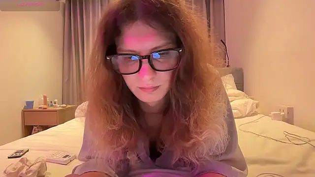 Snapshot of Alice_Pinkhead chatting on May 26, 9:38 am Alice Pinkhead online show from May 26, 9:38 am