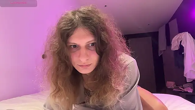 Snapshot of Alice_Pinkhead chatting on May 29, 9:18 am Alice Pinkhead online show from May 29, 9:18 am