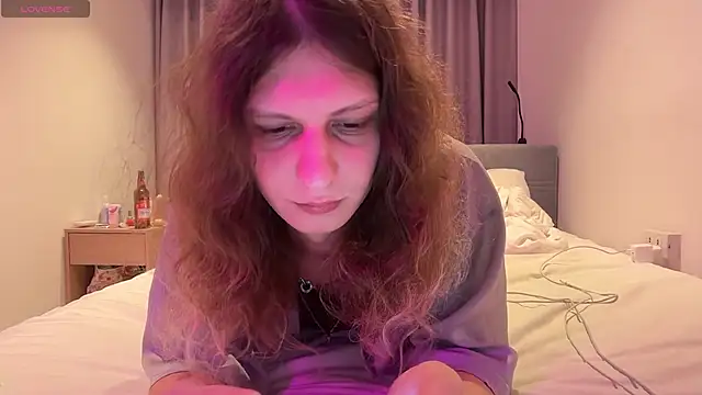 Snapshot of Alice_Pinkhead chatting on June 4, 11:05 am Alice Pinkhead online show from June 4, 11:05 am