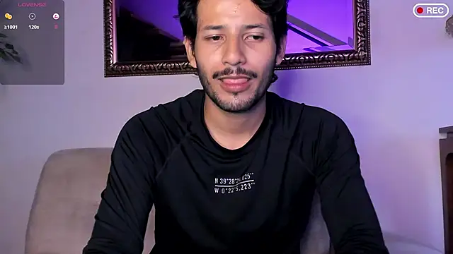 Nicholasrodrii online show from December 14, 10:47 pm