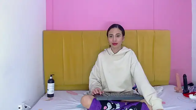 angelinabrookcm101 online show from December 7, 8:22 am