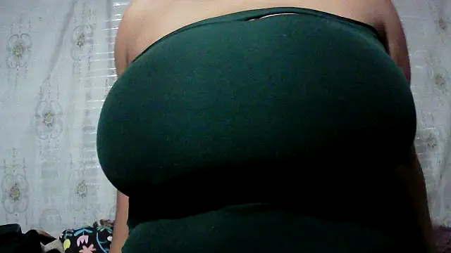 Snapshot of tripplexhoney101 chatting on November 10, 6:34 am tripplexhoney101 online show from November 10, 6:34 am