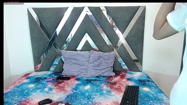 Lunawillis online show from March 7, 5:17 pm