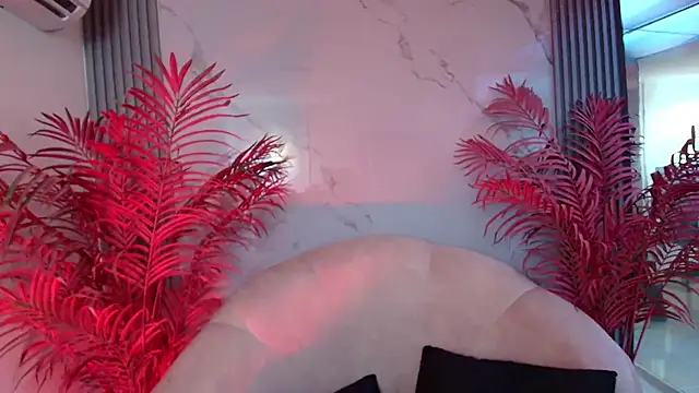 EvaHalsey online show from December 3, 8:29 pm