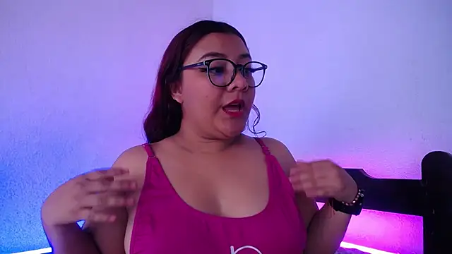 Snapshot of MeghanBurn chatting on May 26, 2:35 pm MeghanBurn online show from May 26, 2:35 pm